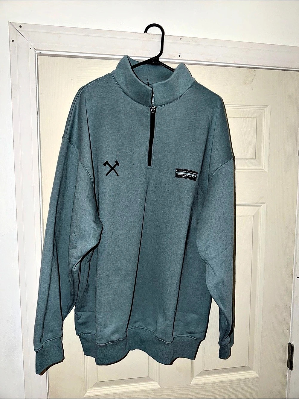 A&F Men's Quarter-Zip Sweatshirt in Blue Size Large NWT